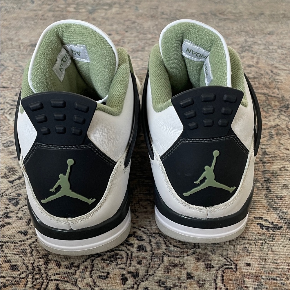 Nike Women’s White Black Light Green Retro Sneakers - Picture 7 of 12